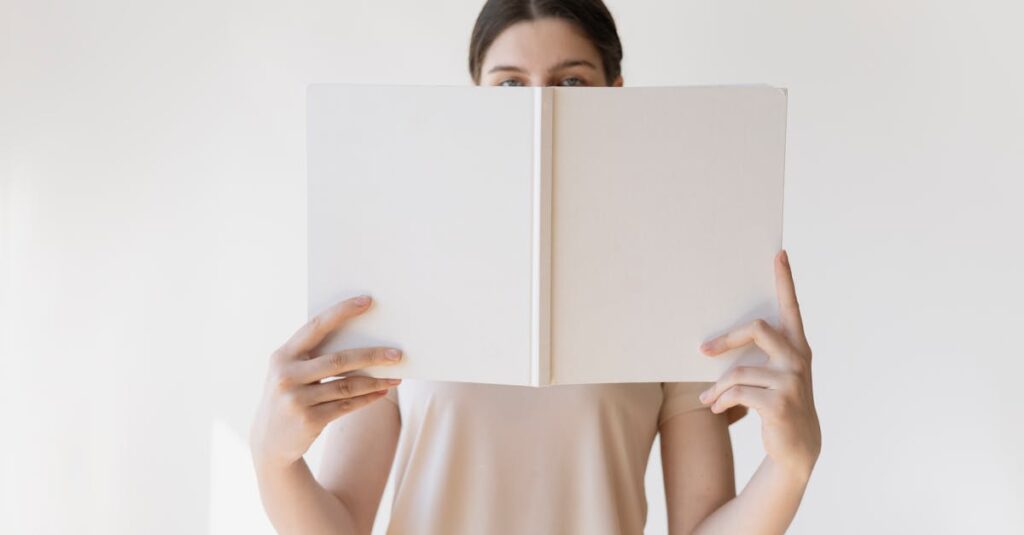 Découvrez les 8 modèles de Brand Book Notion parfaits pour dynamiser votre entreprise 5 découvrez notre brand book, un guide essentiel qui définit l'identité de votre marque, ses valeurs, sa vision et son esthétique. apprenez à harmoniser tous les éléments de communication pour renforcer votre image et engager efficacement votre audience.