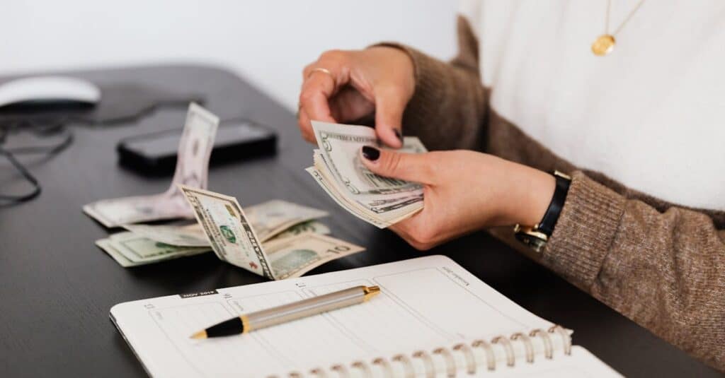 Entrepreneurs : 8 étapes clés pour établir votre budget sans faire appel aux investisseurs 6 découvrez les meilleures stratégies de budgeting pour gérer votre argent efficacement. apprenez à établir un budget personnel, à suivre vos dépenses et à économiser pour atteindre vos objectifs financiers. transformez votre gestion financière avec des conseils pratiques et des outils adaptés.