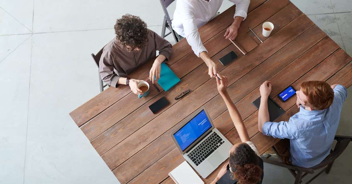 découvrez l'importance de la collaboration dans le milieu professionnel. apprenez comment travailler ensemble pour atteindre des objectifs communs, renforcer les équipes et favoriser l'innovation.