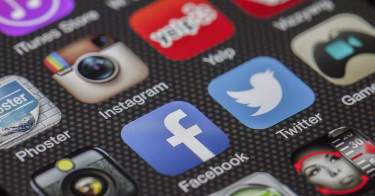 découvrez le rôle essentiel du community manager dans la gestion et l'animation des communautés en ligne. apprenez à développer votre présence sur les réseaux sociaux, à interagir avec votre audience et à promouvoir votre marque grâce à des stratégies efficaces.