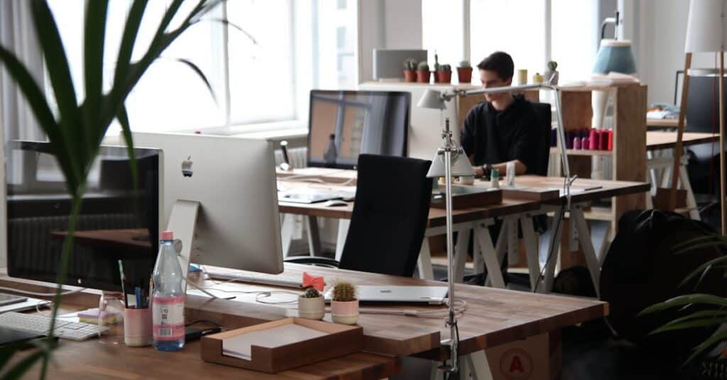Les employés ambassadeurs : transformer vos salariés en véritables influenceurs 10 découvrez comment les ambassadeurs employés peuvent renforcer l'engagement et la culture d'entreprise. transformez vos collaborateurs en véritables porte-parole de votre marque et boostez votre attractivité en tant qu'employeur.