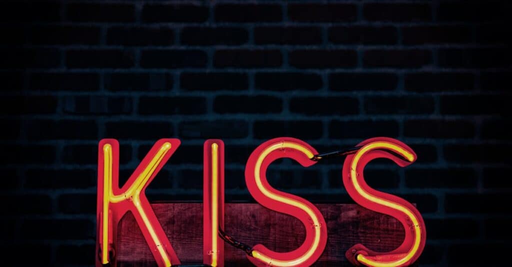 Simplifiez vos pages : 7 astuces efficaces avec la méthode KISS pour optimiser la conversion 5 découvrez l'univers fascinant des baisers : un geste d'affection intemporel qui traverse les cultures et les époques. explorez les différentes significations, techniques et moments idéaux pour partager un baiser inoubliable.