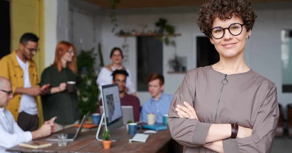 découvrez le concept de leader, une figure clé qui inspire et guide les équipes vers le succès. explorez les traits essentiels, les compétences et les différentes approches du leadership dans le monde moderne.