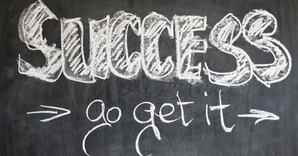 étapes clés pour réussir sur LinkedIn 6 découvrez les clés du succès sur linkedin : optimisez votre profil, développez votre réseau professionnel et attirez les opportunités qui propulseront votre carrière.