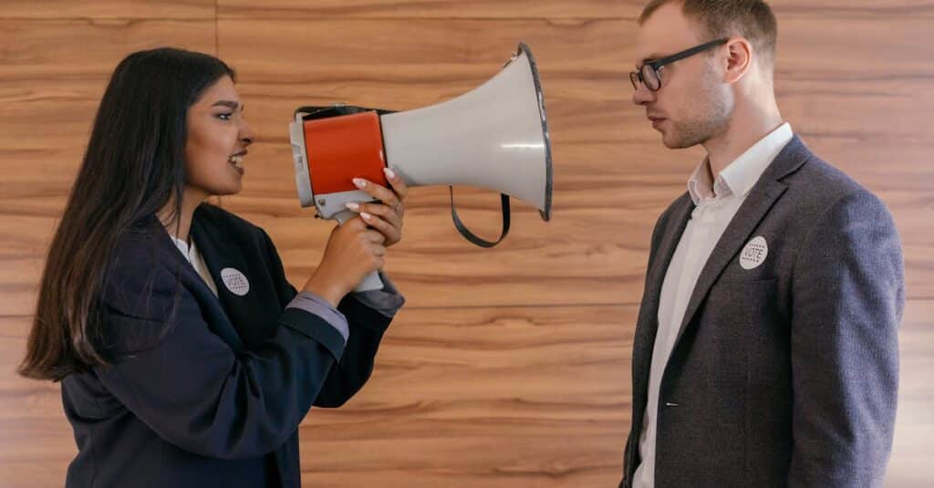 stratégies basées sur la science pour persuader efficacement vos clients 3 découvrez l'art de la persuasion : techniques et stratégies pour influencer efficacement vos interlocuteurs, que ce soit dans le cadre professionnel ou personnel. apprenez à améliorer vos compétences communicationnelles et à convaincre avec impact.