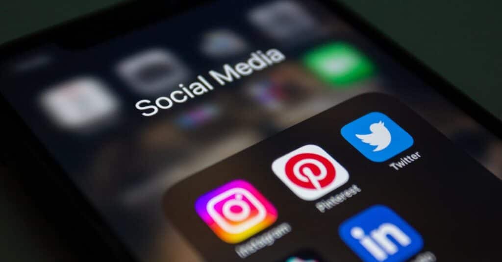 Cinq astuces incontournables pour séduire votre audience locale sur Pinterest 3 découvrez pinterest, la plateforme incontournable pour inspirer vos projets créatifs ! explorez une multitude d'idées en matière de décoration, cuisine, mode et bien plus encore grâce à des tableaux d'images captivants. créez, partagez et épinglez vos coups de cœur pour transformer vos envies en réalité.