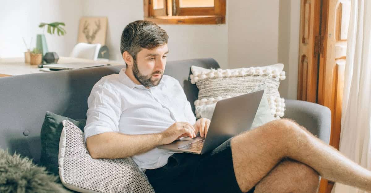 découvrez les avantages et les défis du travail à distance. apprenez comment optimiser votre productivité, maintenir un équilibre entre vie professionnelle et vie personnelle, et rester connecté avec vos collègues, tout en profitant de la flexibilité que le télétravail offre.