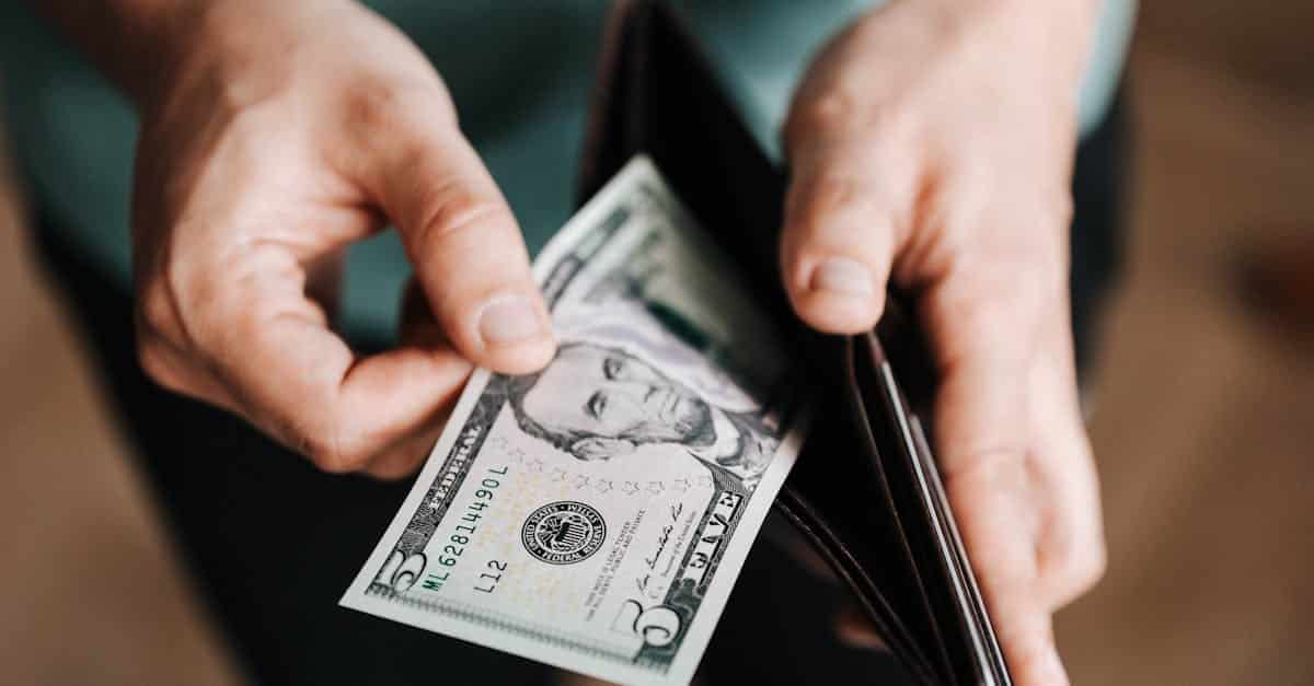 découvrez les contraintes liées au portage salarial, notamment en matière de salaire, de charges sociales et de régulations. optimisez votre expérience professionnelle en comprenant les implications financières et administratives du portage salarial.