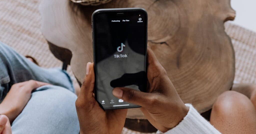 astuces efficaces pour triompher dans les concours de réseaux sociaux 9 découvrez comment les concours sur les réseaux sociaux peuvent dynamiser votre engagement et renforcer votre communauté. apprenez à concevoir des compétitions attractives et à maximiser votre portée en ligne!