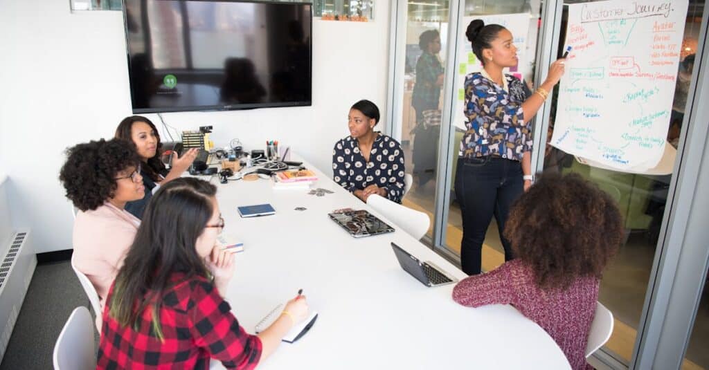 astuces pour former une équipe performante et cohésive 3 découvrez des activités de team building uniques et engageantes pour renforcer la cohésion de votre équipe. favorisez la collaboration et la créativité tout en vous amusant grâce à des exercices adaptés aux besoins de votre groupe. améliorez l'esprit d'équipe et boostez la motivation de vos employés.