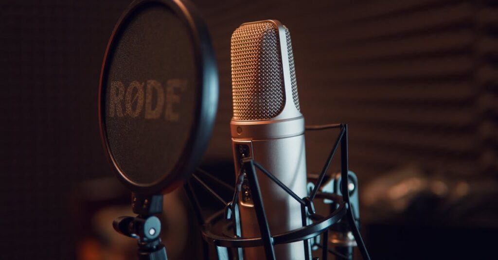 Les clés pour dénicher la voix off parfaite 6 découvrez l'art du voice over : des voix professionnelles pour donner vie à vos projets audiovisuels. que ce soit pour des publicités, des animations ou des documentaires, notre équipe de voix-off expérimentées saura capturer l'essence de votre message. plongez dès aujourd'hui dans un univers sonore captivant.